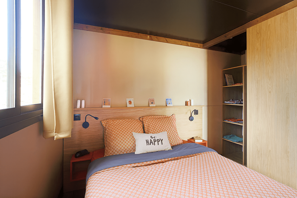 HekipiaAmerica-FrontierWagon-Interiors-6